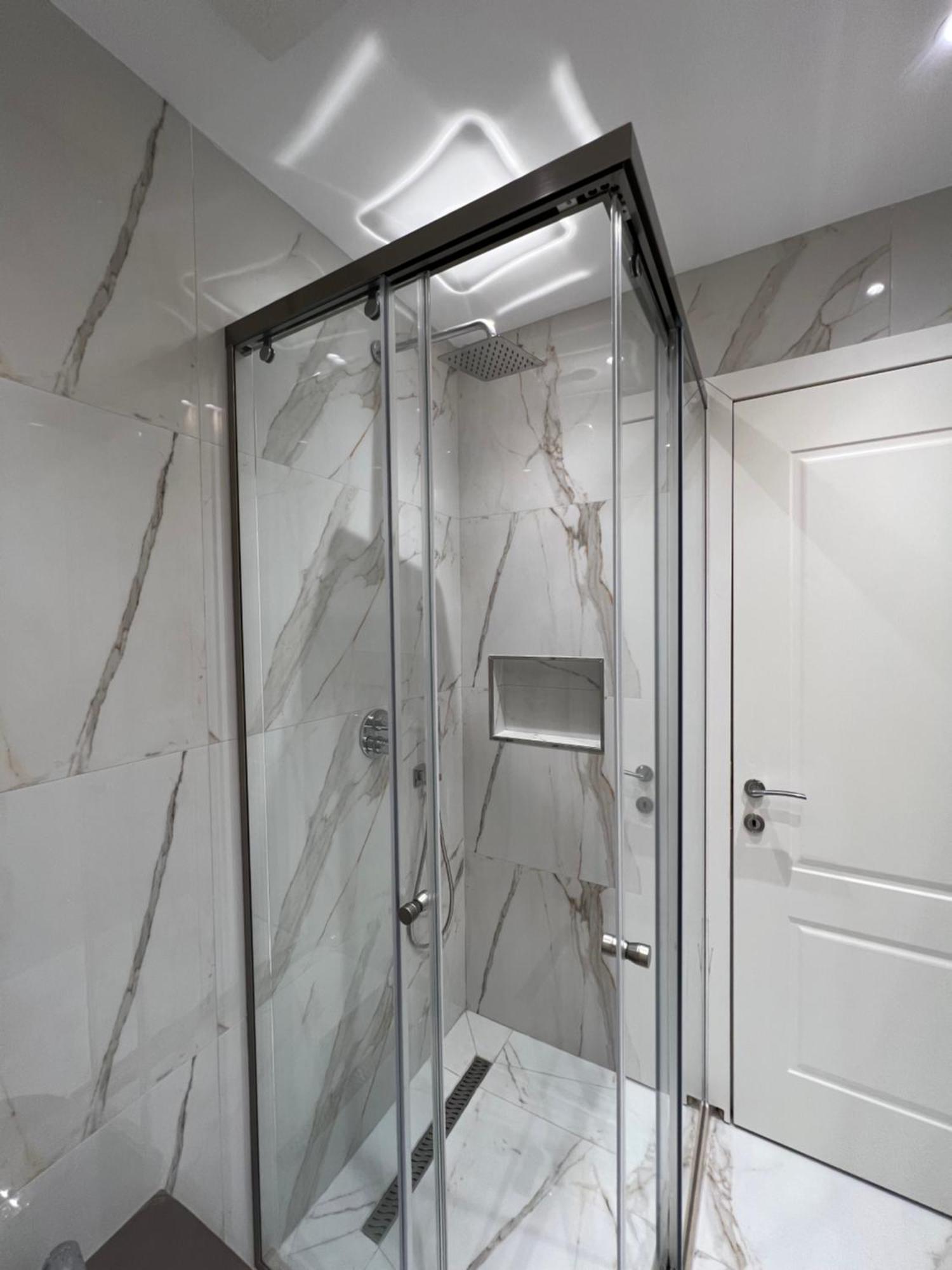 Luxury Lc * Golem (Tirana)